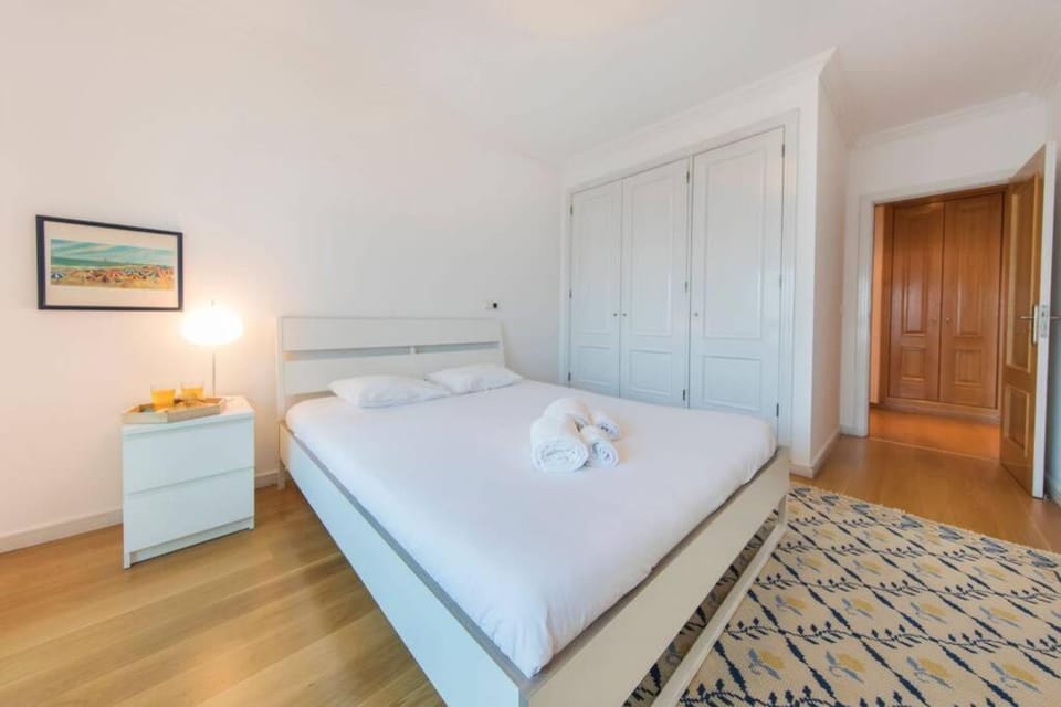 2 Bedroom with Garage Family Wonder Apartment in Lisbon