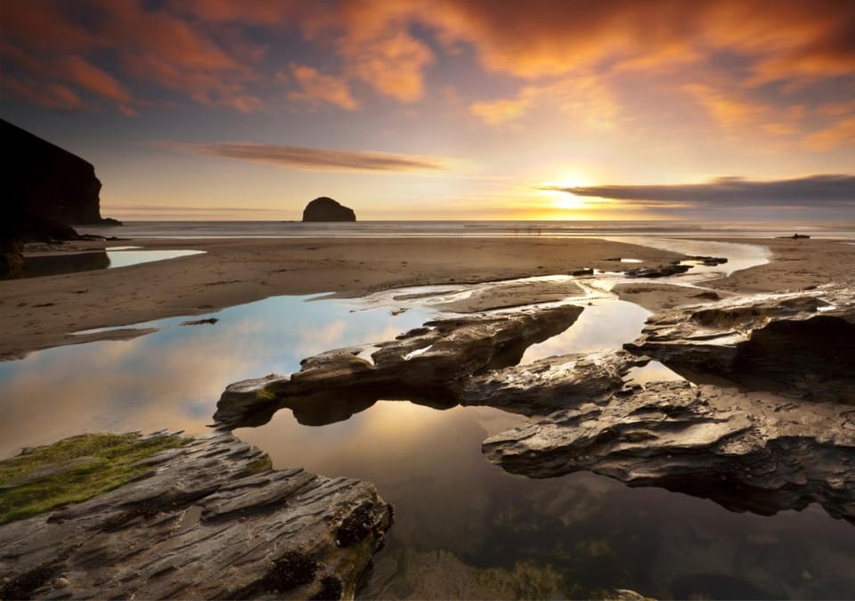 Nearby landmark, Neighbourhood, Natural landscape, Beach