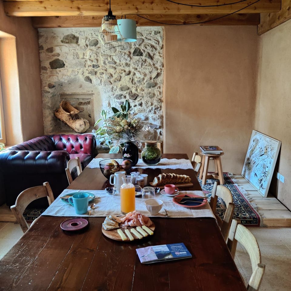 Communal lounge/ TV room, Breakfast