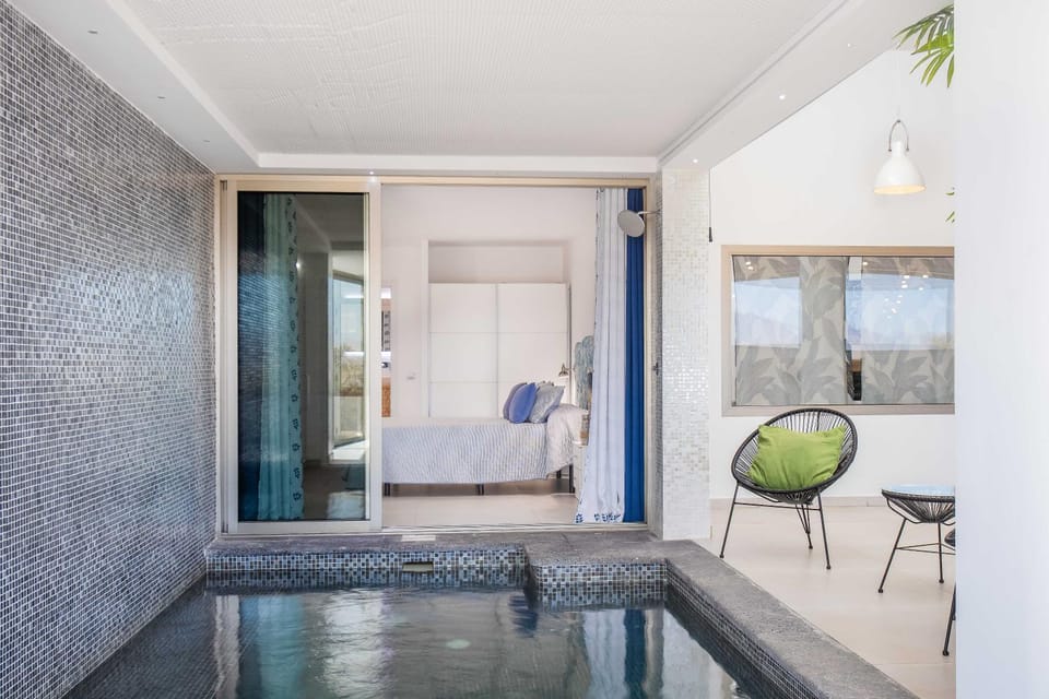 Living room, Pool view, Swimming pool