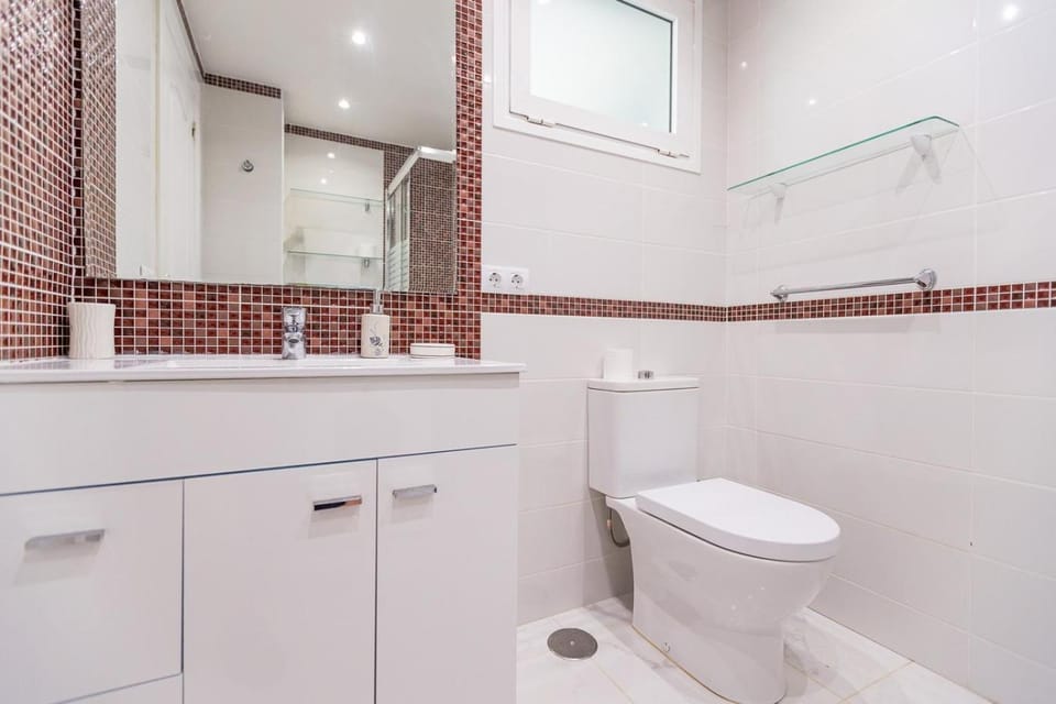 Shower, Toilet