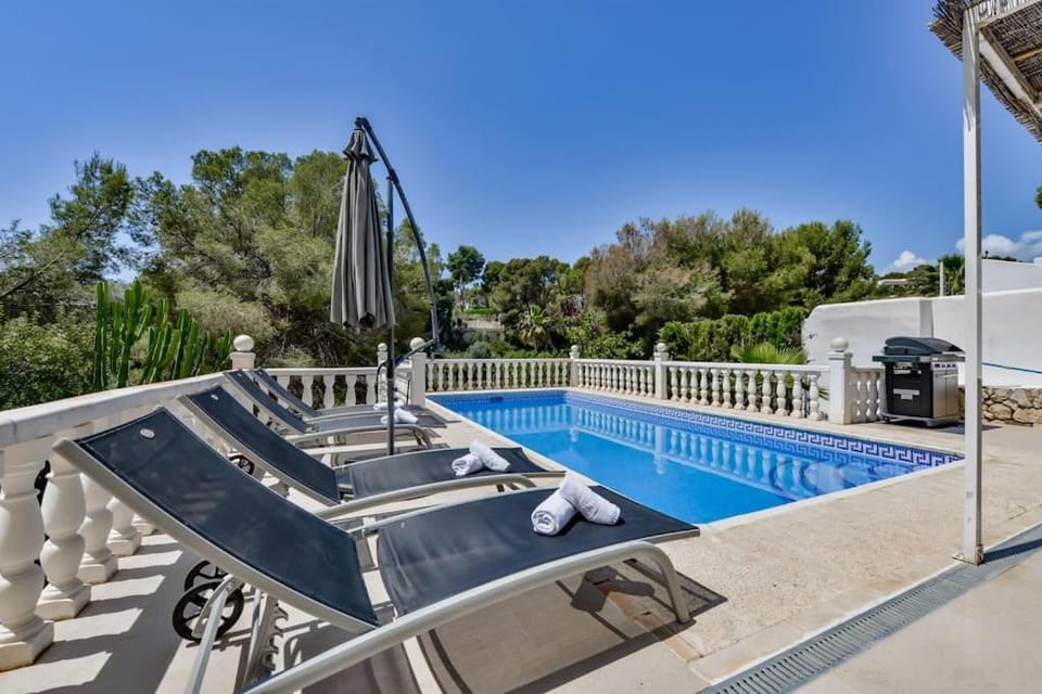 Pool view, Swimming pool, sunbed