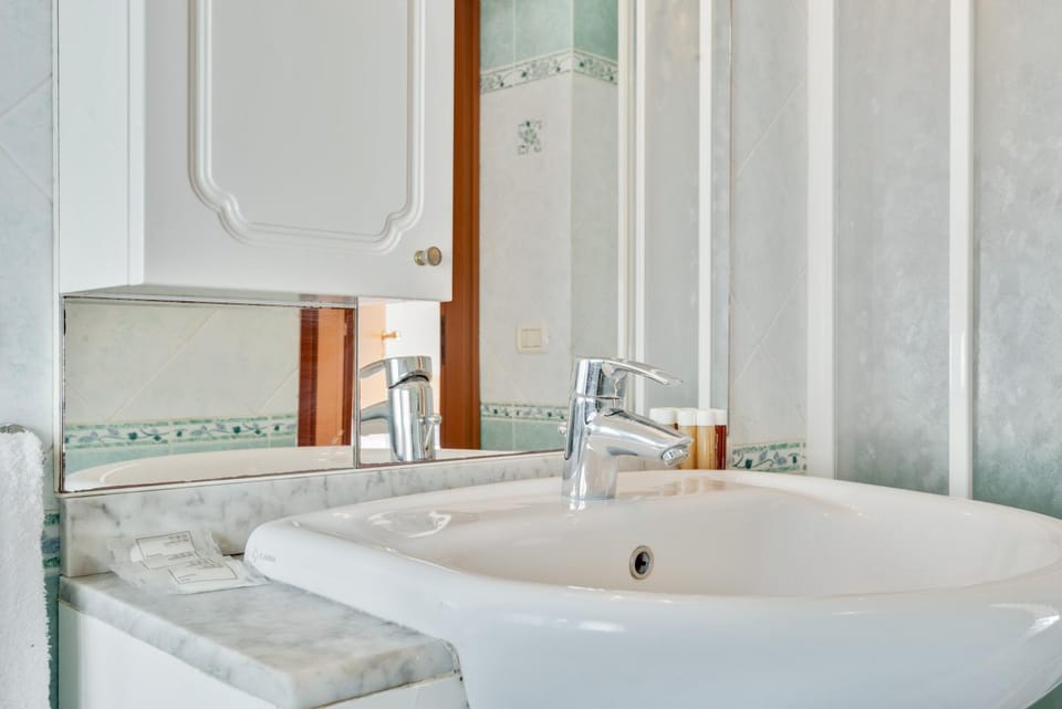 Bathroom, Living room