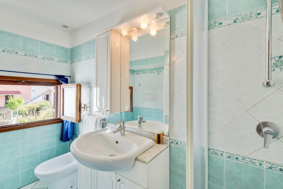 Bathroom, Living room