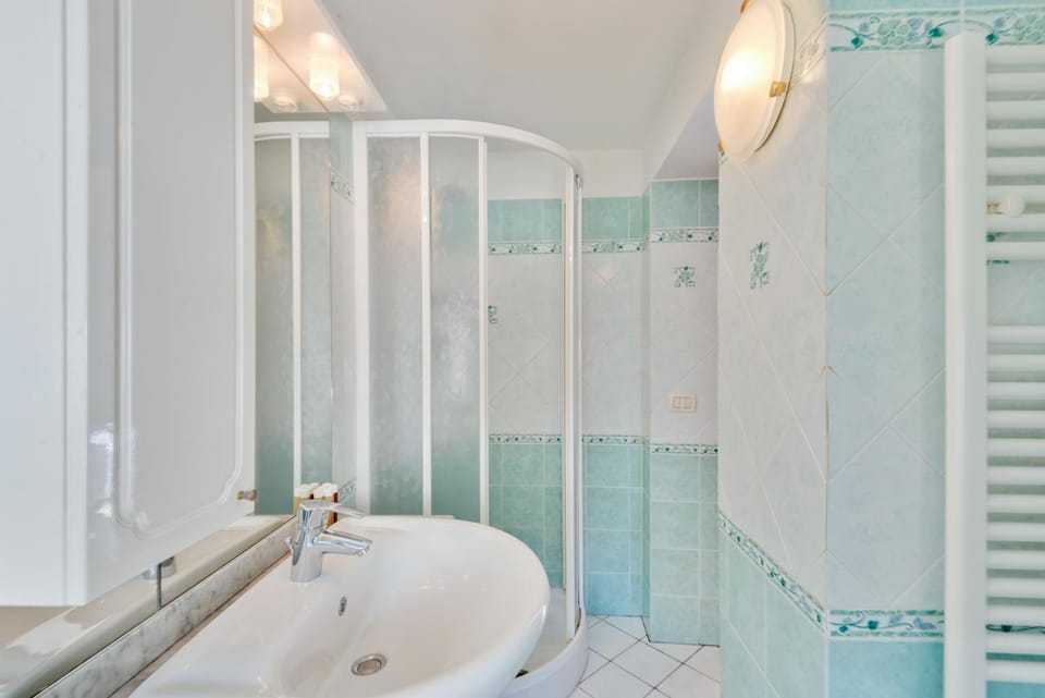 Bathroom, Living room