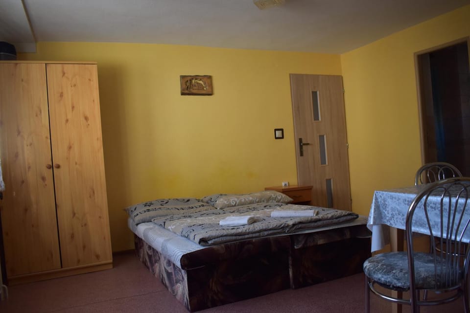 Photo of the whole room, wardrobe