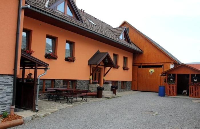 Facade/entrance