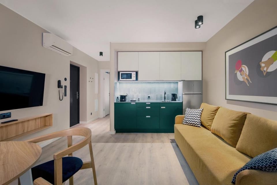 Kitchen or kitchenette, Living room, Seating area, Dining area, minibar, air conditioner