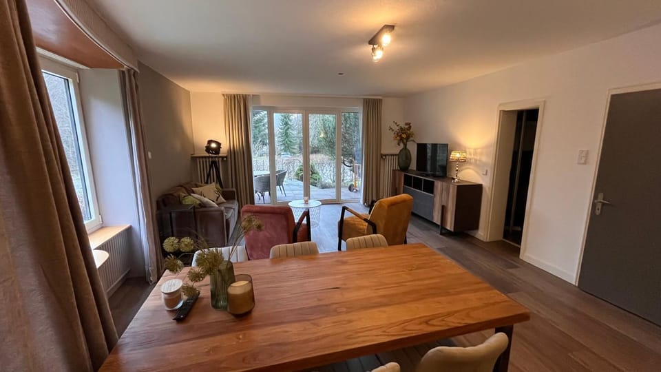 Living room, Seating area, Dining area