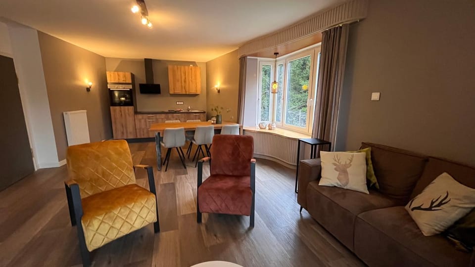 Kitchen or kitchenette, Living room, Seating area, Dining area