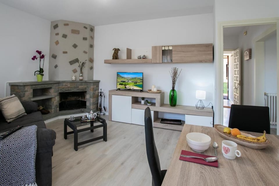 TV and multimedia, Living room, Seating area, Dining area, Area and facilities