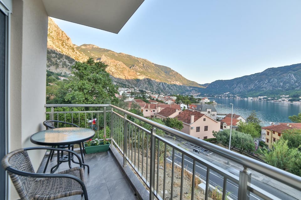 View (from property/room), Balcony/Terrace, City view, Mountain view, Sea view, Street view
