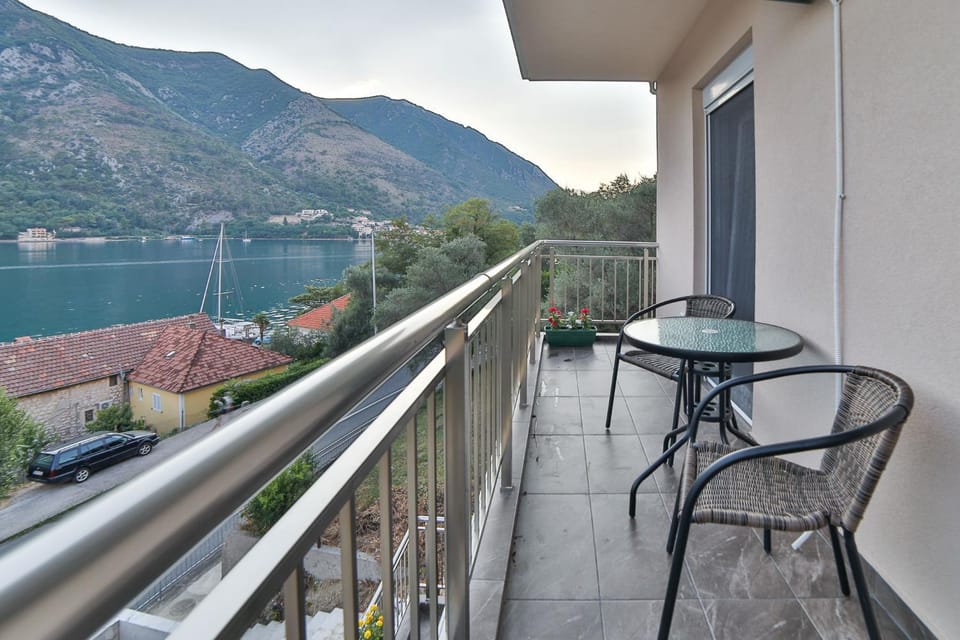 View (from property/room), Balcony/Terrace, City view, Mountain view, Sea view, Street view