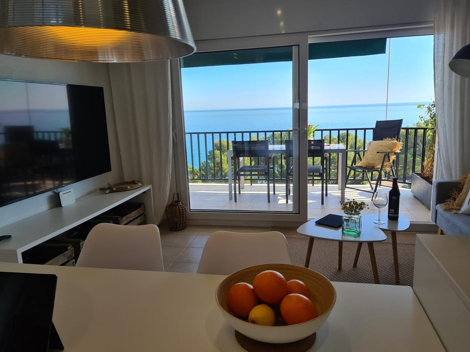 Ático de diseño sobre la Cala de las Sirenas!! Apartment in Miami Platja