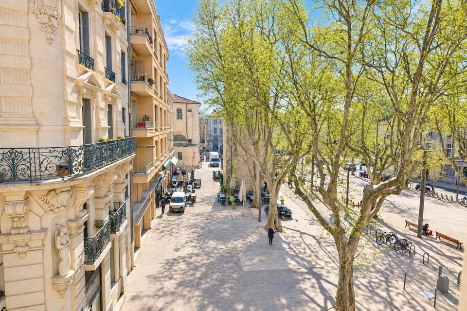 Property building, Neighbourhood, City view, Location