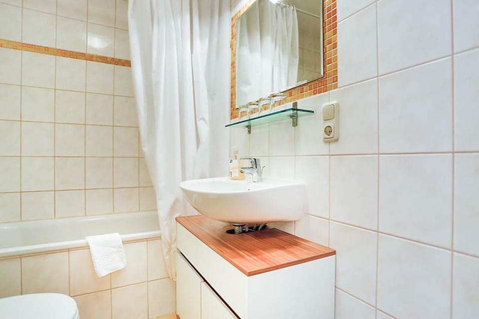 Bathroom, Bath, towels