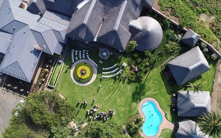 Property building, Day, Natural landscape, Bird's eye view, Garden, Garden view, Pool view, Swimming pool