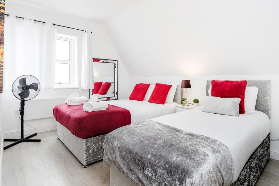 Bed, Photo of the whole room, Bedroom, fireplace, fireplace, towels, towels
