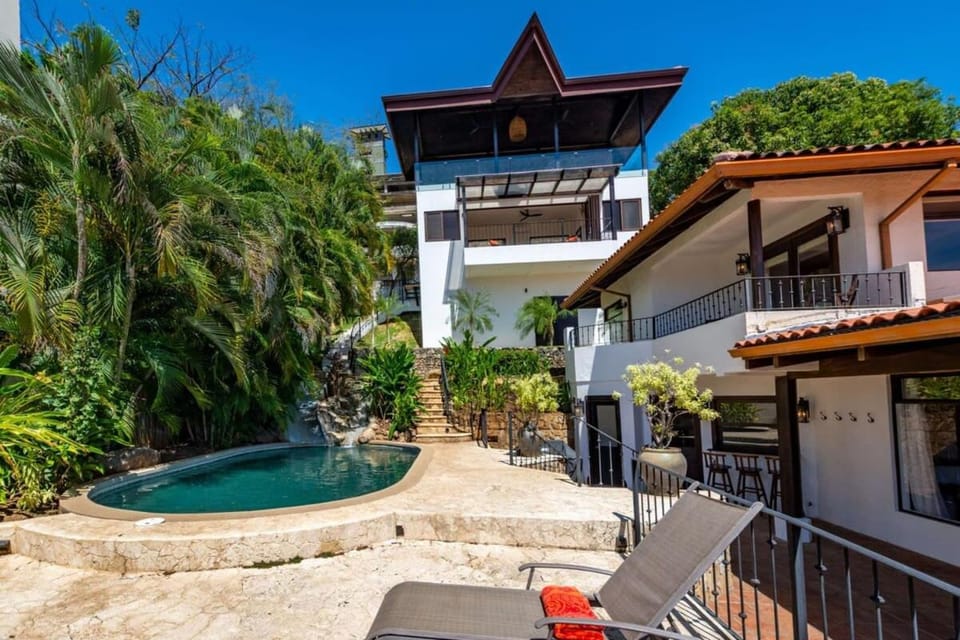 Stunning Home with Brand-New Guesthouse and Oceanview Terrace with Private Swimming Pool & Hot Tub House in Playa Flamingo