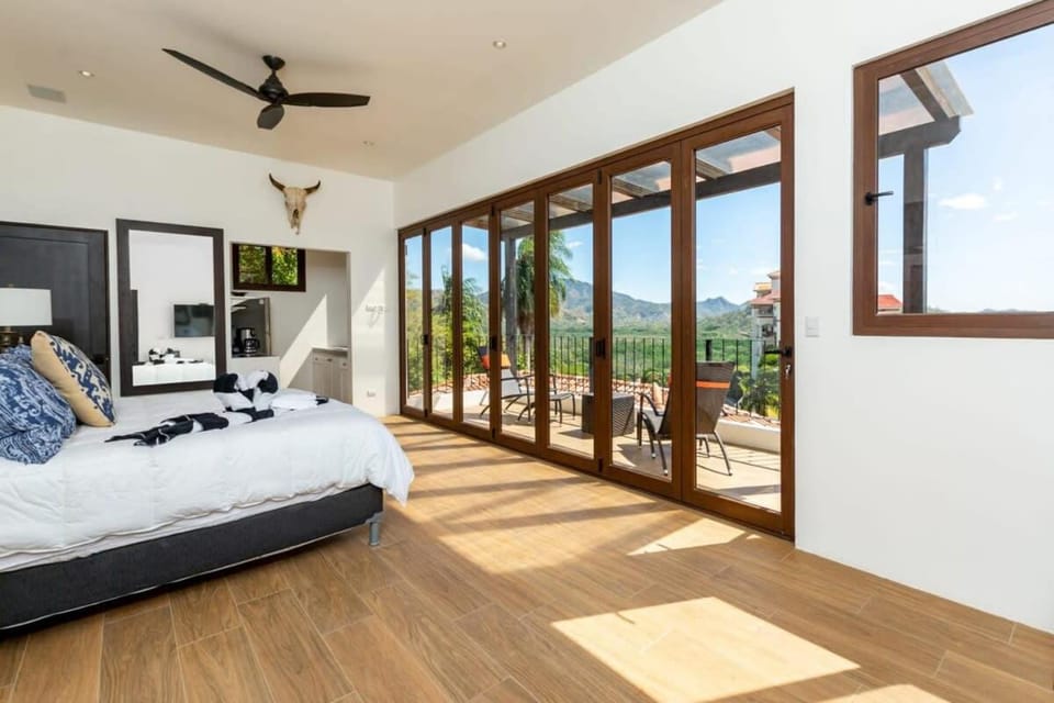 Stunning Home with Brand-New Guesthouse and Oceanview Terrace with Private Swimming Pool & Hot Tub House in Playa Flamingo