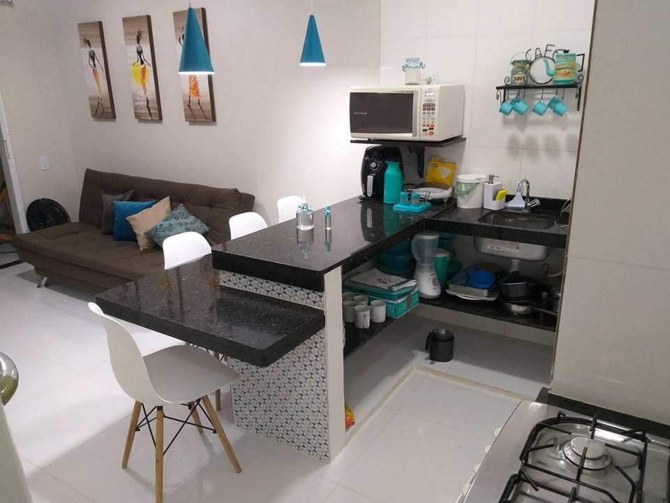 Kitchen or kitchenette, Dining area, minibar, stove