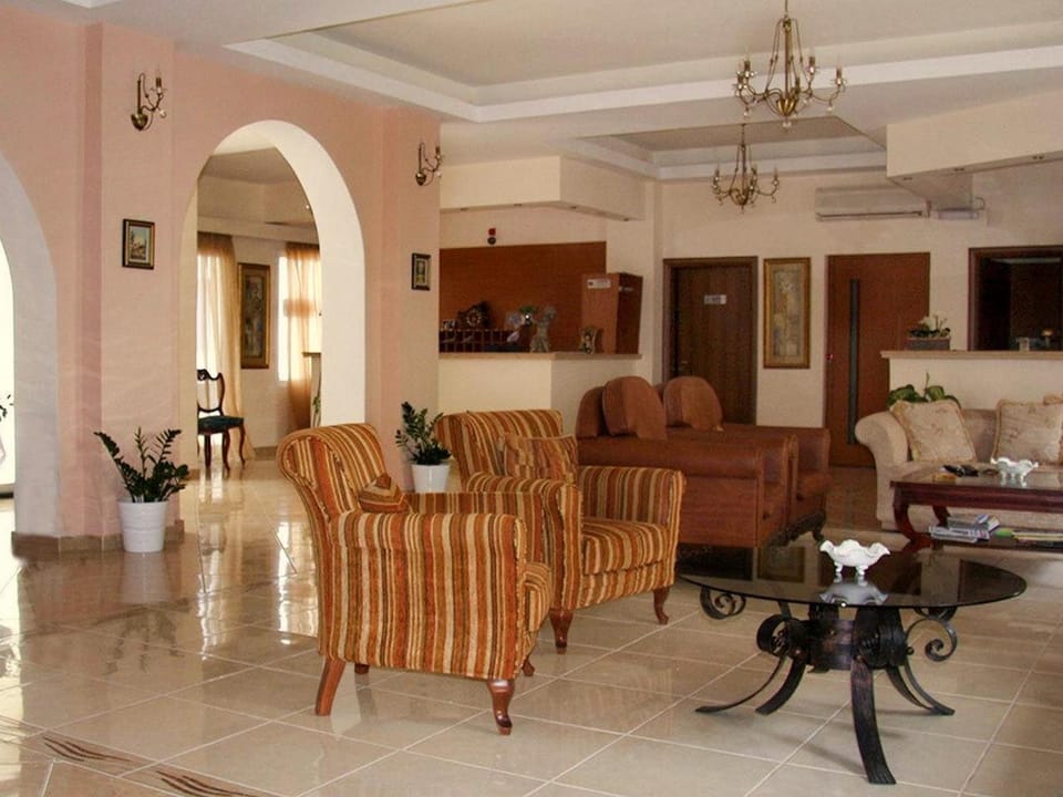 Communal lounge/ TV room, TV and multimedia, Living room, Seating area