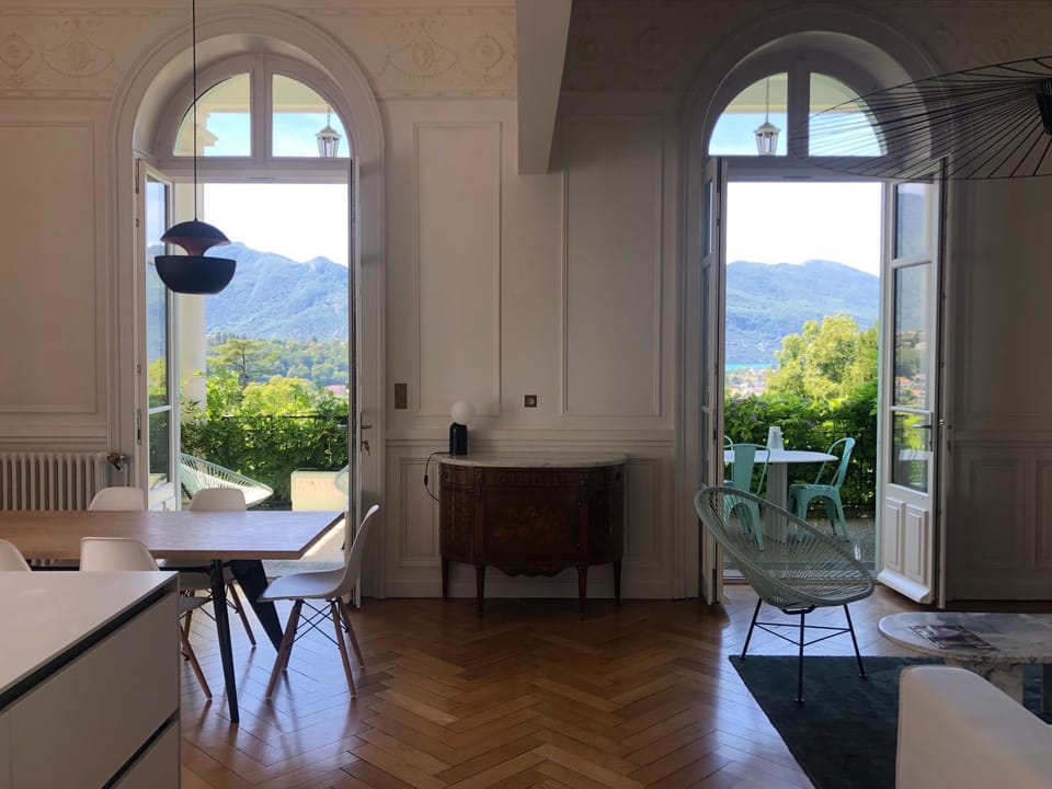 Natural landscape, Living room, Mountain view