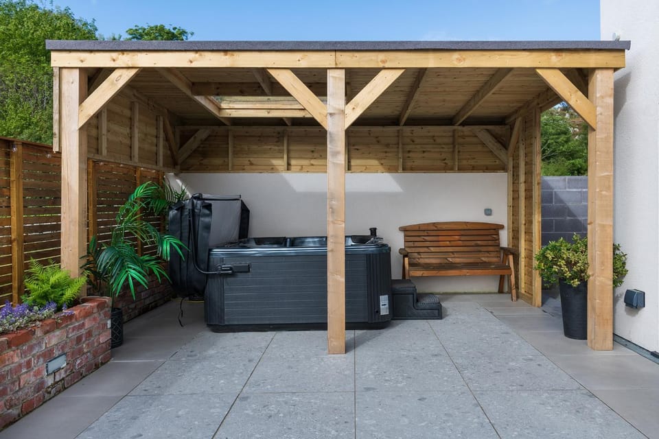 Arlyn, Padarn Lake Viewpoint in Snowdonia House in Wales