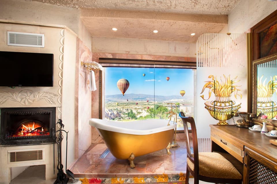 Shower, Natural landscape, TV and multimedia, View (from property/room), Decorative detail, Landmark view, Bath, fireplace