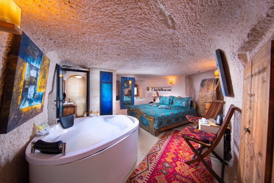 Bed, Hot Tub, TV and multimedia, Coffee/tea facilities, Photo of the whole room