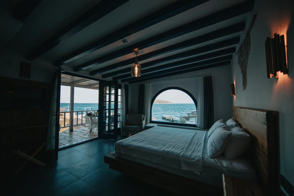 Bed, Balcony/Terrace, Seating area, Bedroom, Sea view, Area and facilities