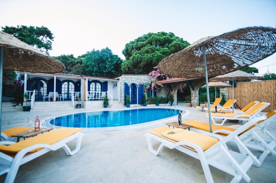 Property building, Swimming pool