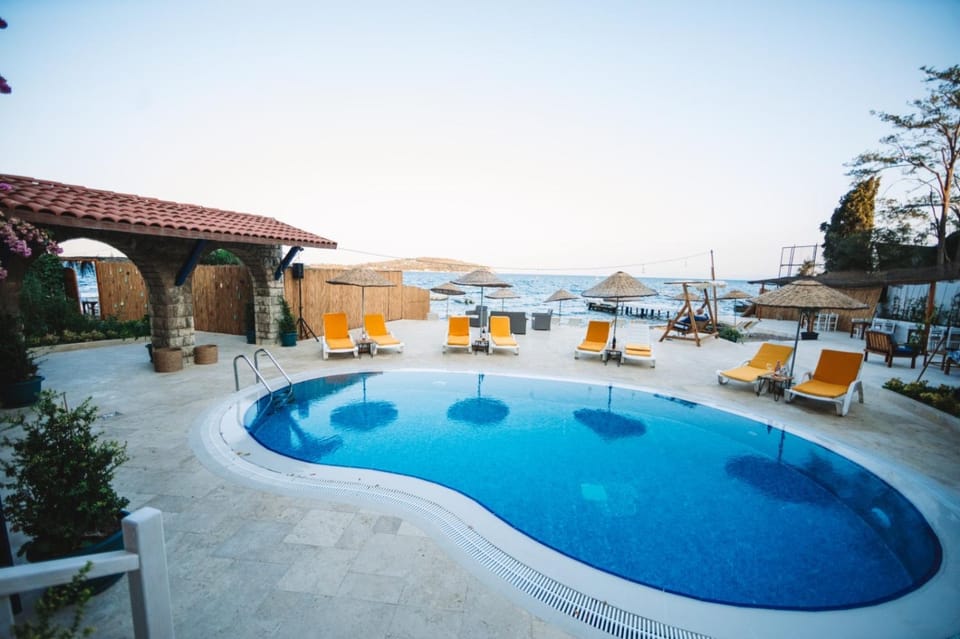 Property building, On-site shops, View (from property/room), Sea view, Swimming pool, Entertainment