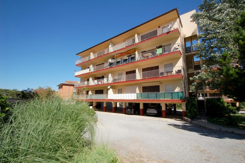 Property building, Facade/entrance, Off site