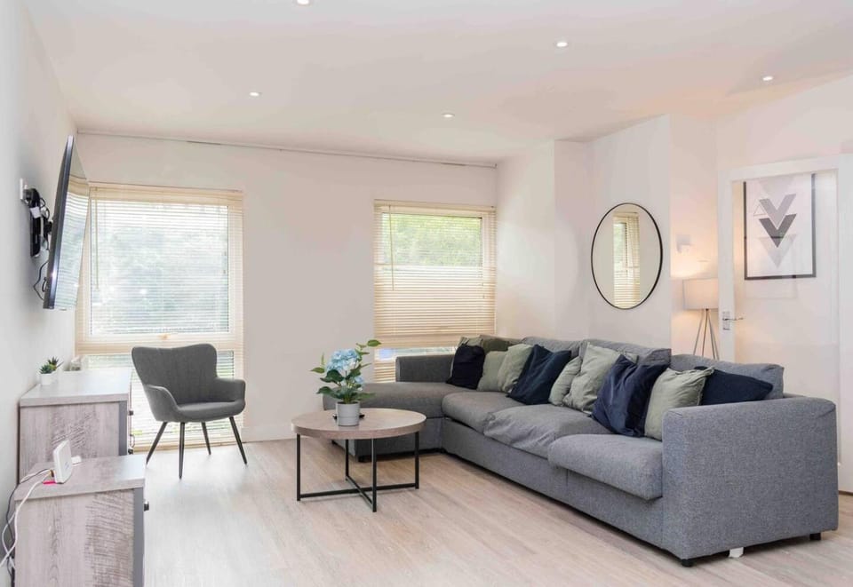 3 BR Bungalow close to Peak District with Garden House in Sheffield