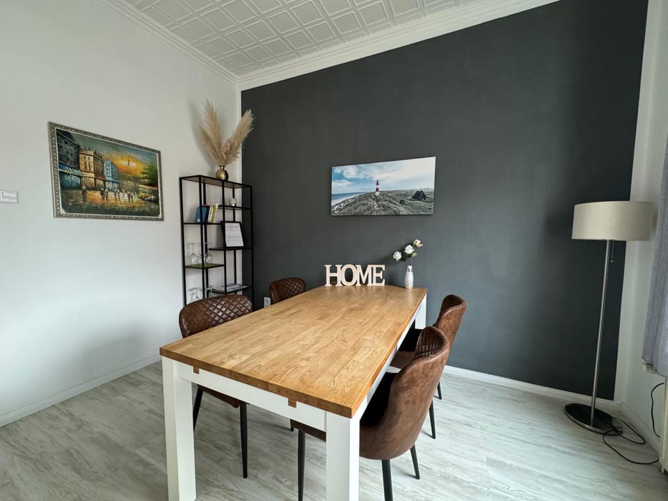 Living room, Photo of the whole room, Seating area, Dining area
