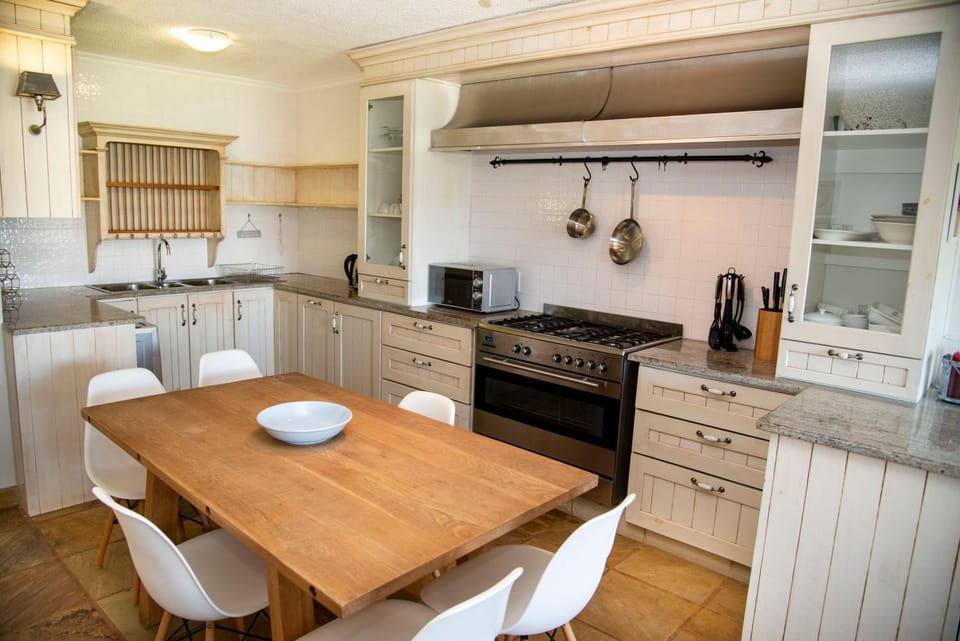 NEW LISTING - 4 Laguna Grove - Life On The Water Apartment in Knysna