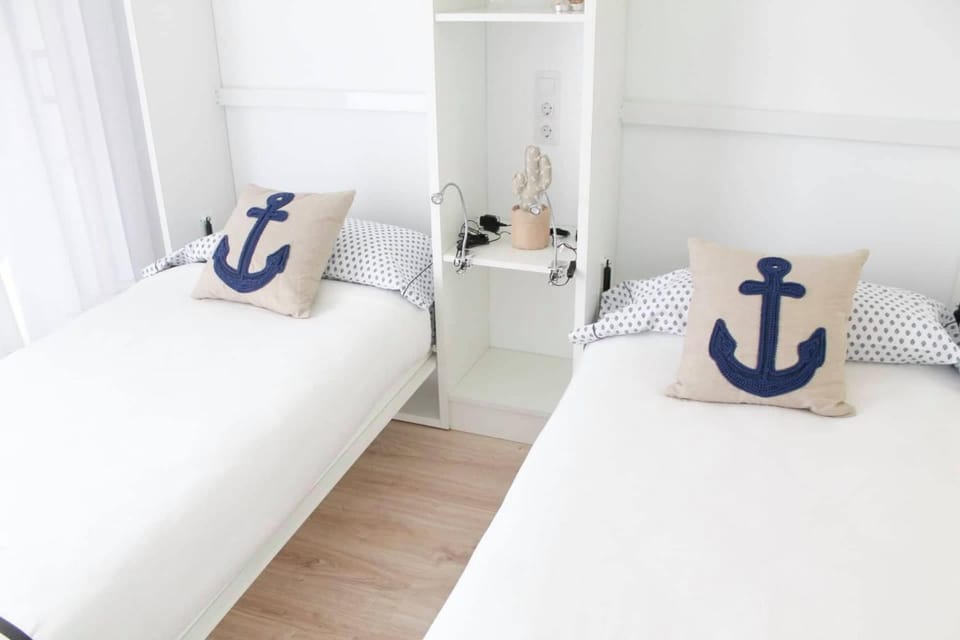 Bed, Living room, Bedroom