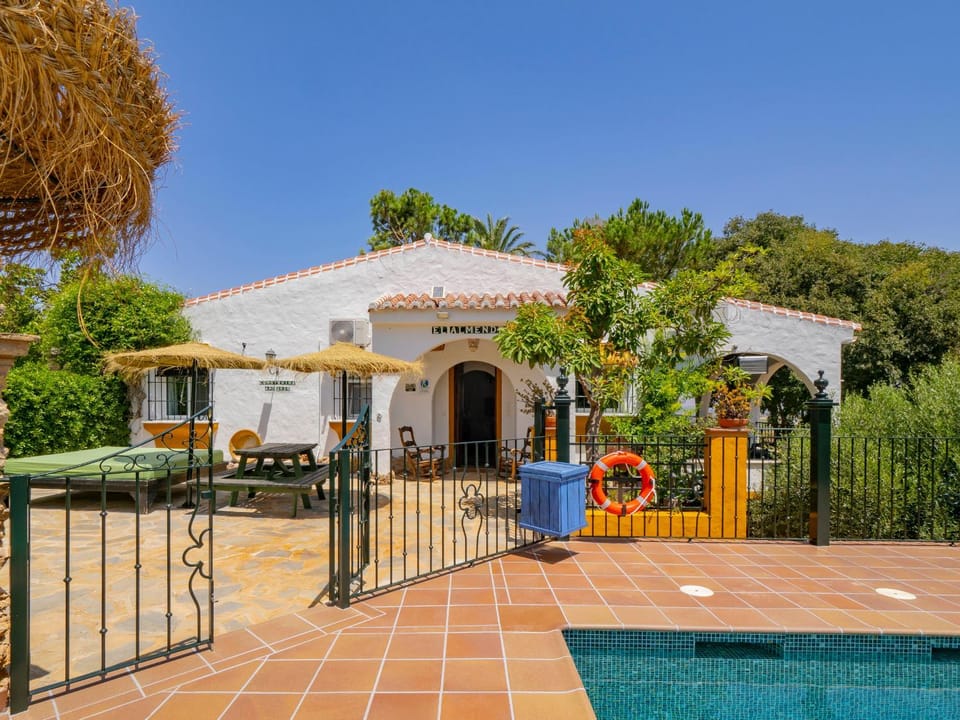 Property building, Patio, Garden, Pool view, Swimming pool, sunbed