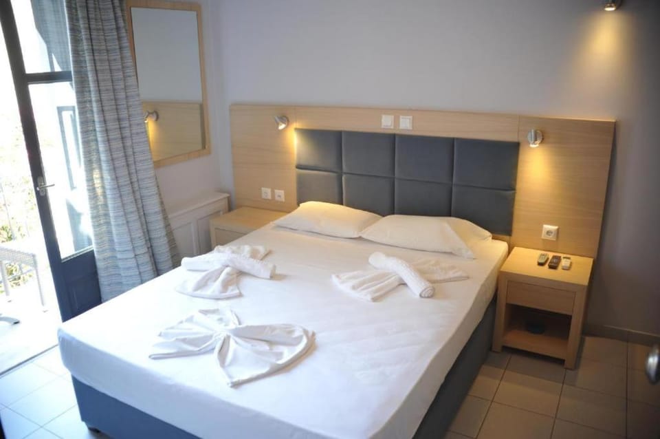 Irene ROOMS & STUDIOS PETRA Apartment in Decentralized Administration of the Aegean