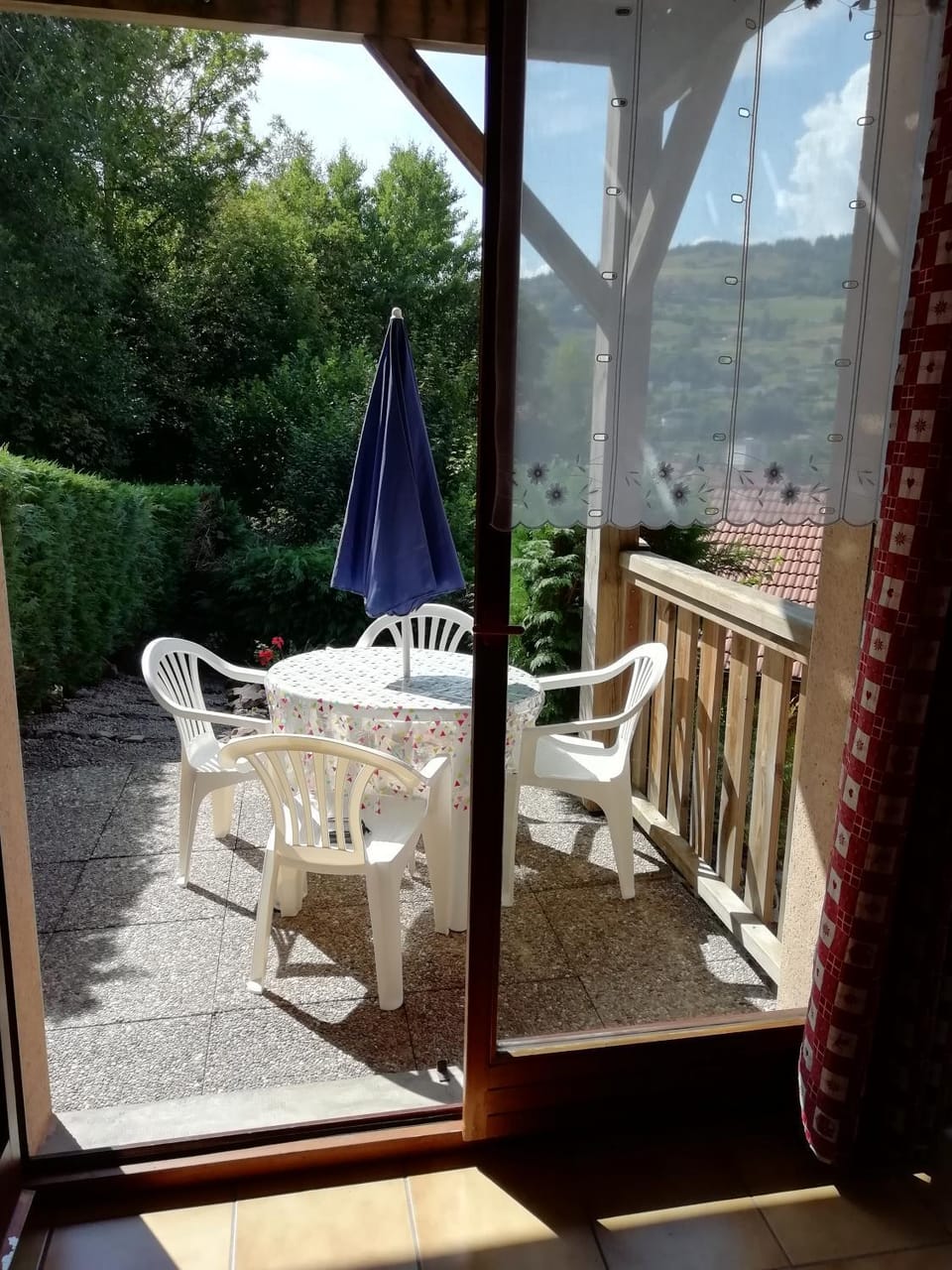 Patio, Mountain view