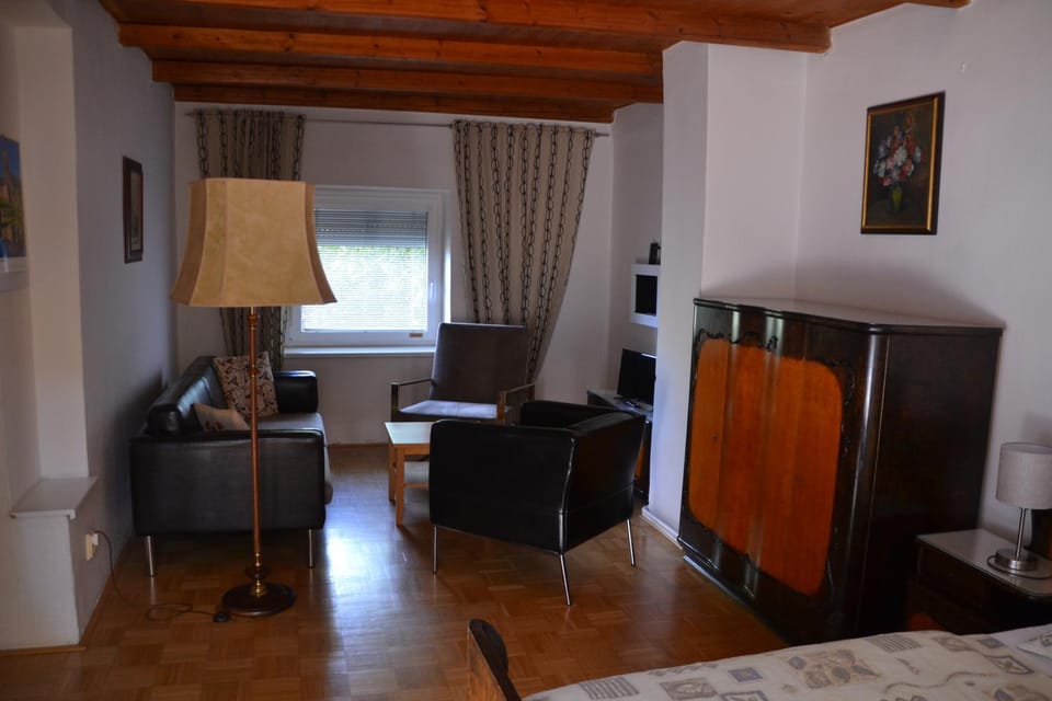 Living room, Photo of the whole room