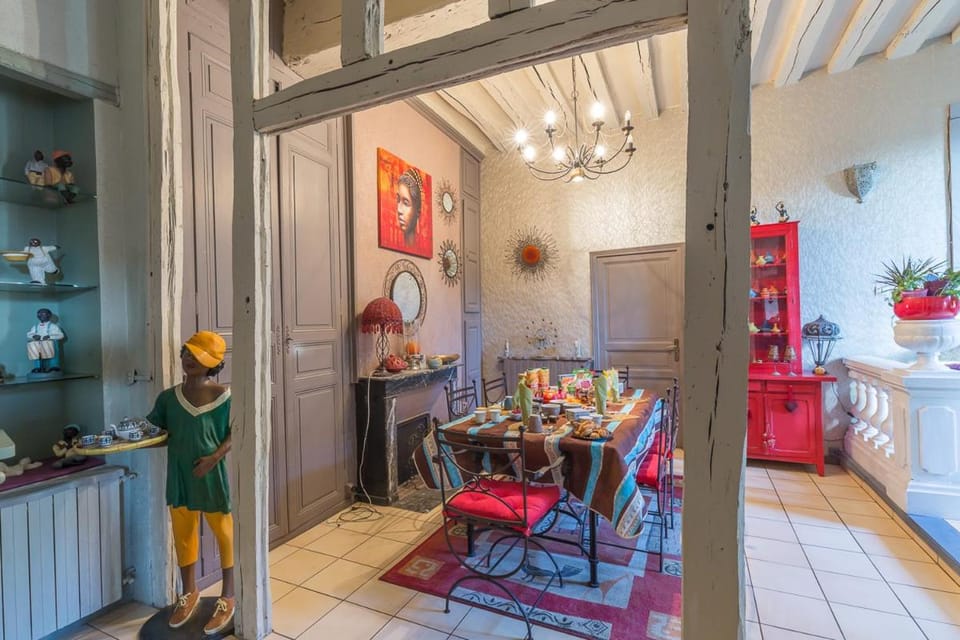 Dining area, pet friendly