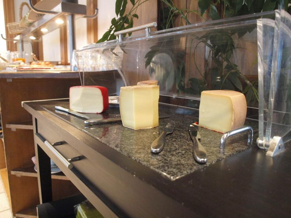 Restaurant/places to eat, Food, Breakfast, Buffet breakfast