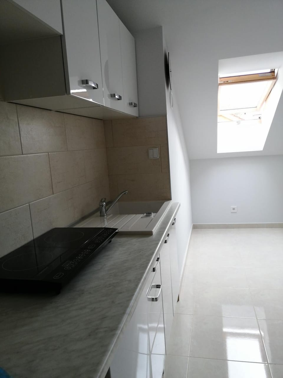 Kitchen or kitchenette, Food and drinks, Dining area, Communal kitchen, Food, Drinks