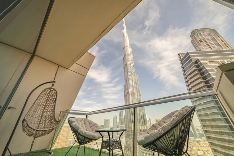 Spacious 3BR in Downtown, Direct Access to Dubai Mall & Metro, Burj Khalifa Views Apartment in Dubai