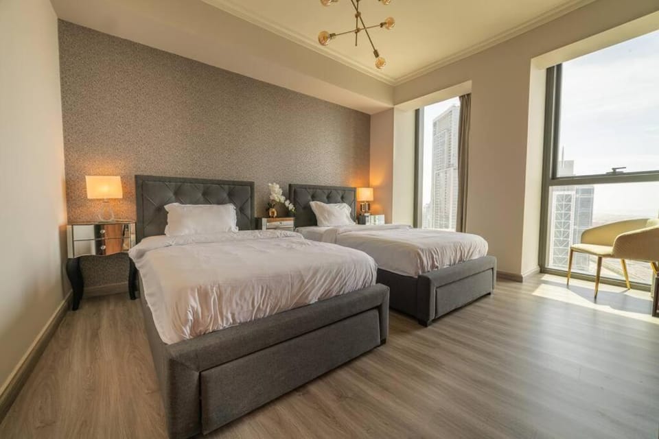 Spacious 3BR in Downtown, Direct Access to Dubai Mall & Metro, Burj Khalifa Views Apartment in Dubai