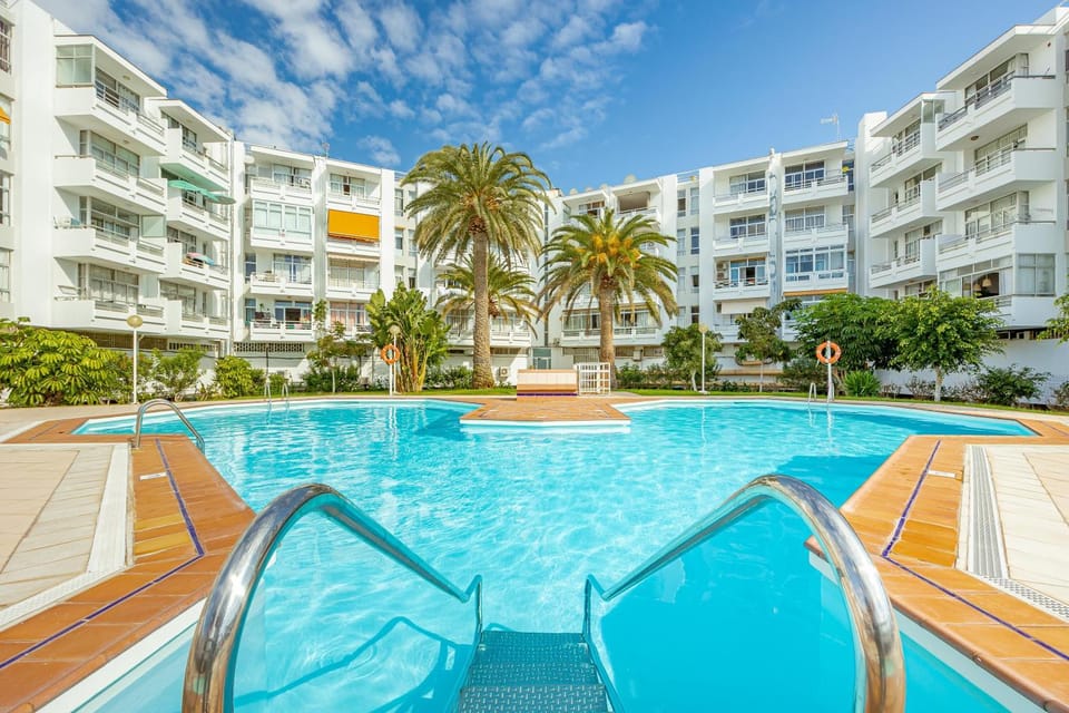 Property building, Day, Pool view, Swimming pool