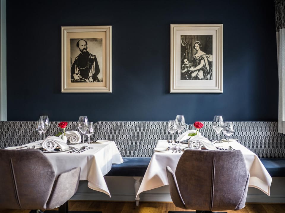 Restaurant/places to eat, Dining area, Dinner