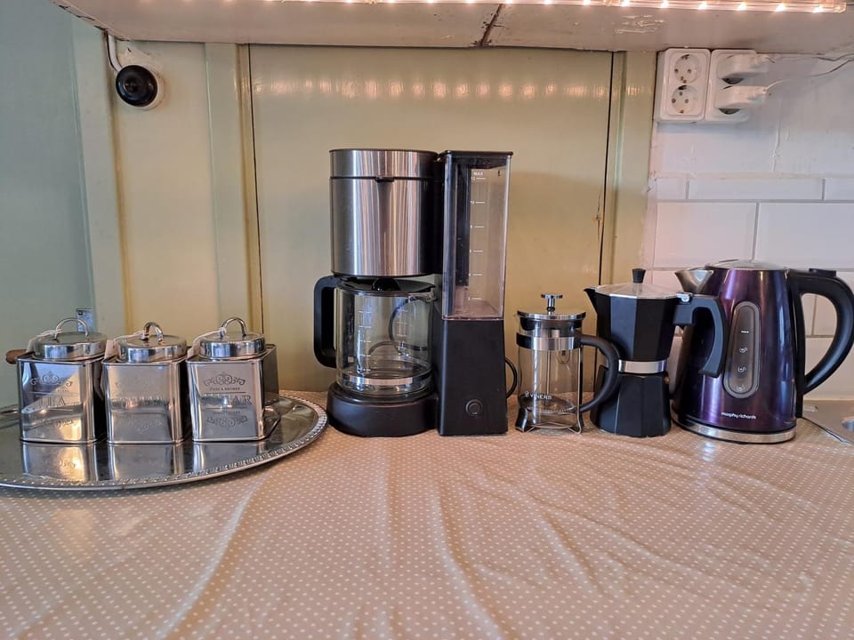 Coffee/tea facilities, toaster, kitchen
